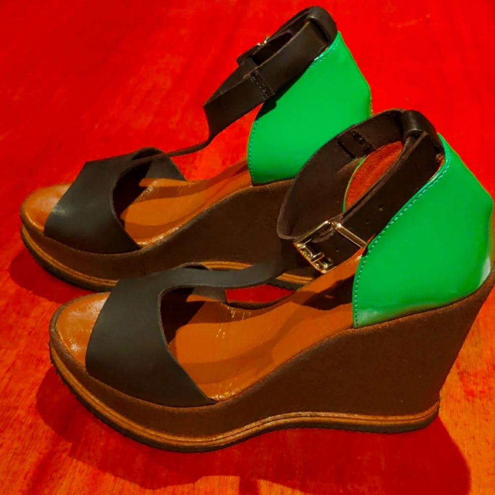 Vita Unica Green Patent Leather Black T-strap Brown Suede Wedge Sandals